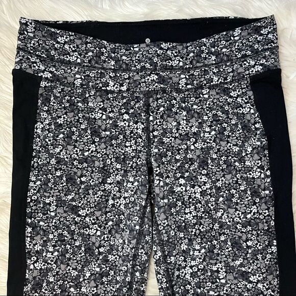 Athleta Ditsy Stripe Balance Capri - Picture 4 of 9